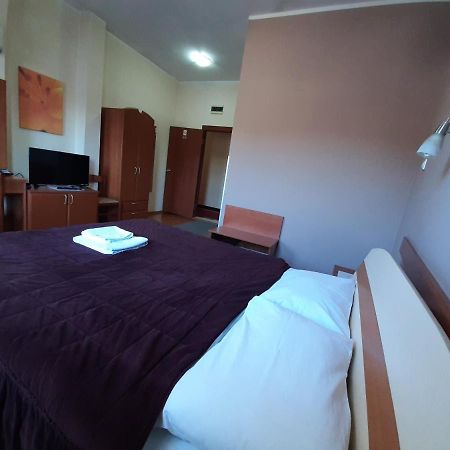 Sin-Kom Hotel Garni Pirot Esterno foto