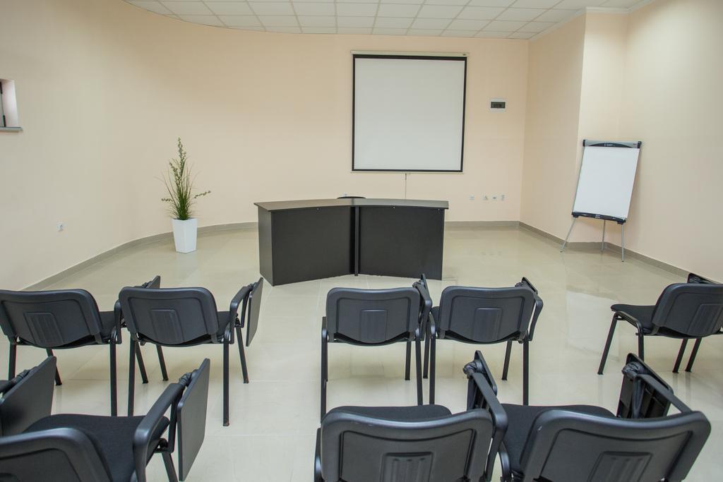 Sin-Kom Hotel Garni Pirot Esterno foto