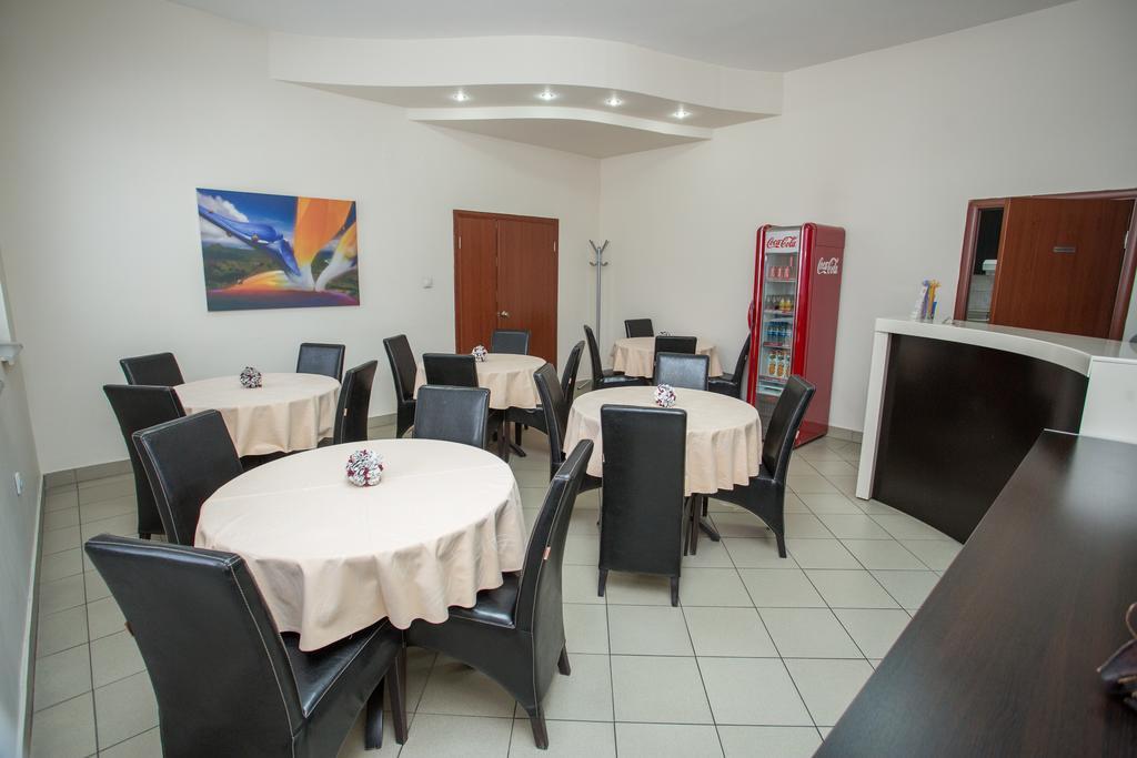 Sin-Kom Hotel Garni Pirot Esterno foto