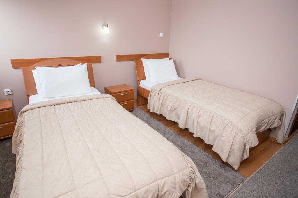Sin-Kom Hotel Garni Pirot Esterno foto