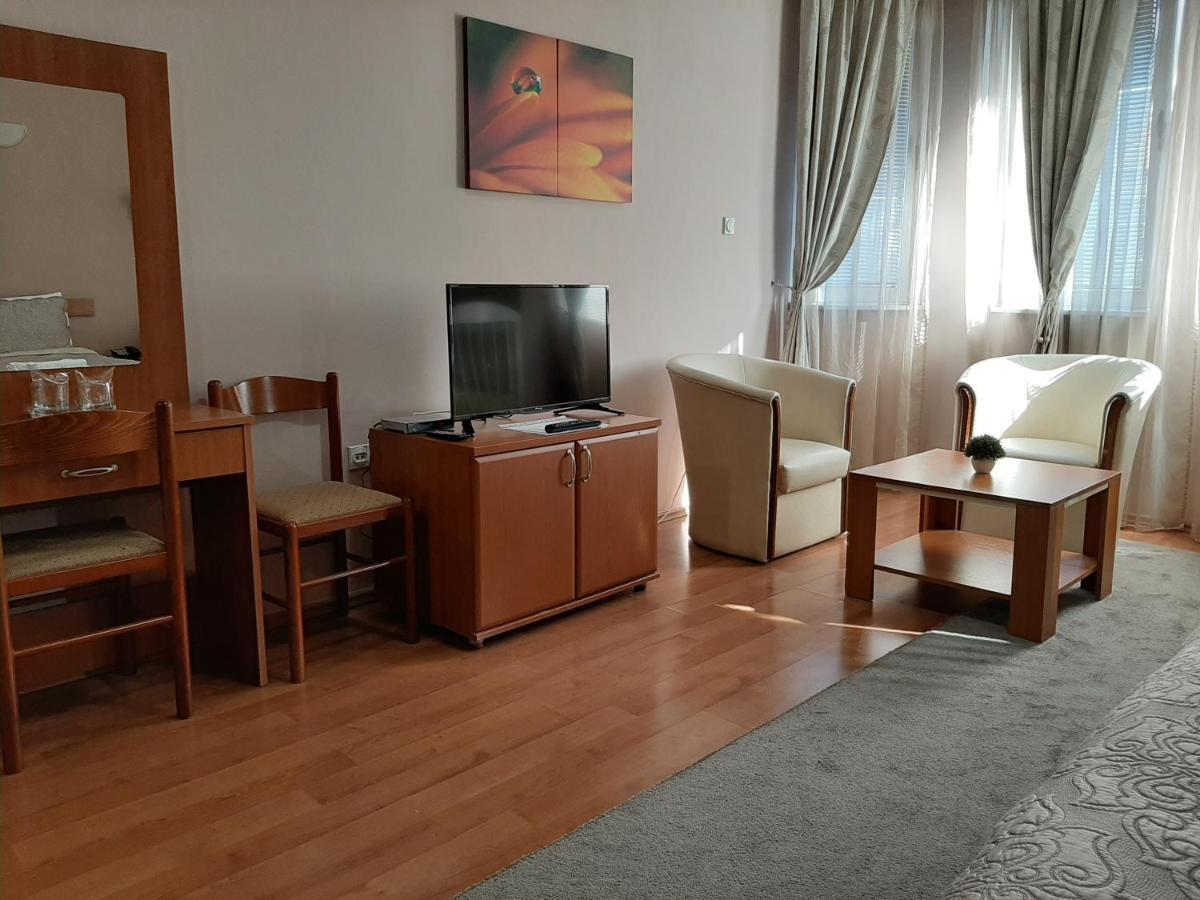 Sin-Kom Hotel Garni Pirot Esterno foto