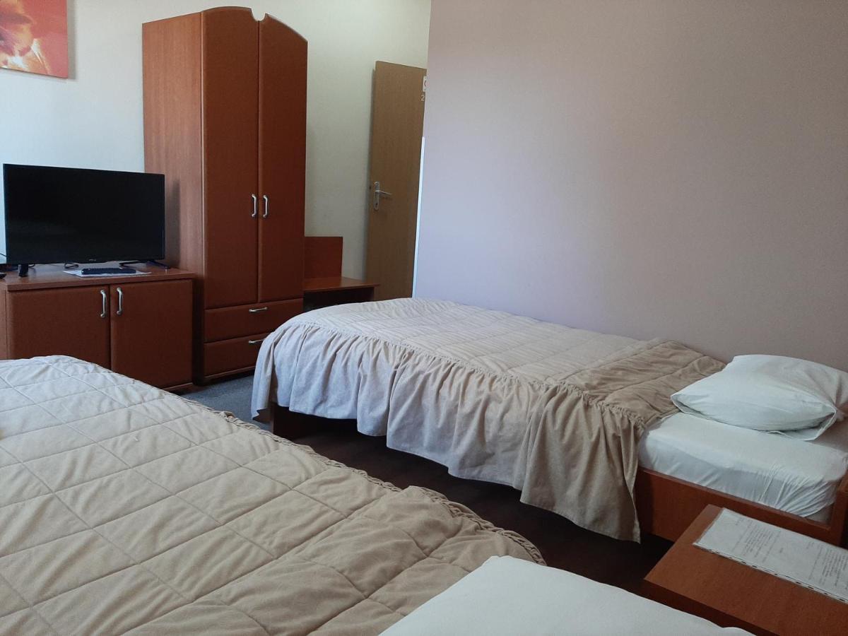 Sin-Kom Hotel Garni Pirot Esterno foto